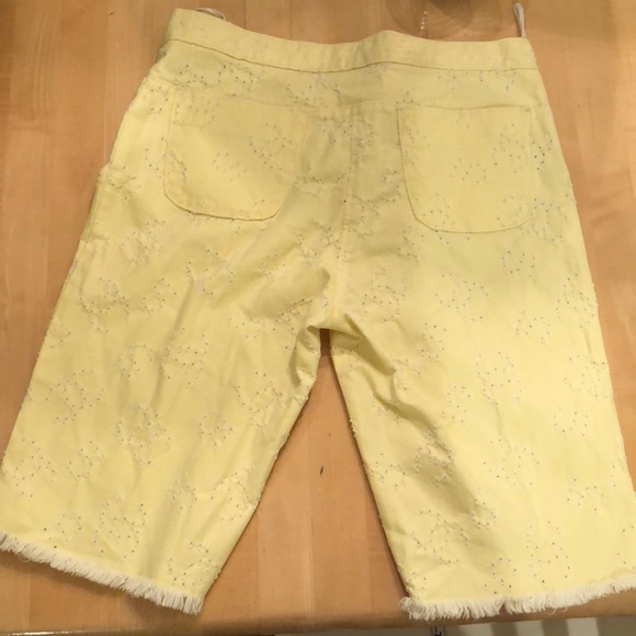 SOLD Chanel shorts! *Authentic* yellow cut off’s - Picture 5 of 7